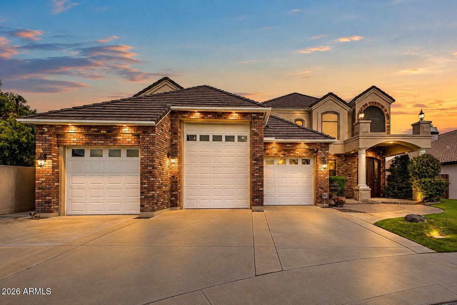 1748 E QUEEN PALM Drive, Gilbert, AZ 85234 — photo 1 of 36