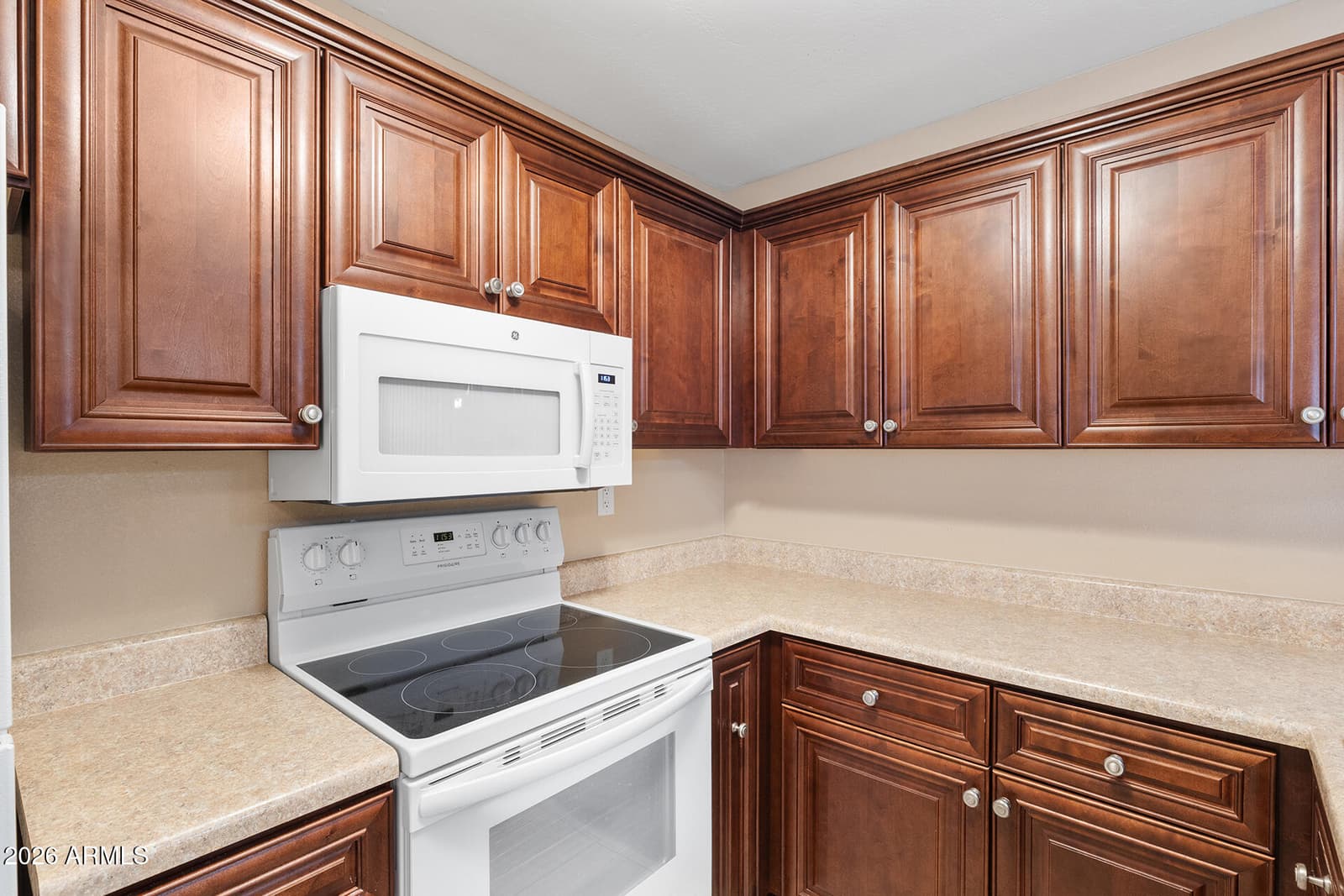 4449 E Vineyard Road, Phoenix, AZ 85042 — photo 8 of 33