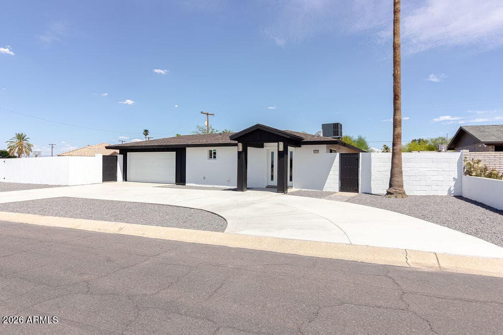 8435 S 16th Place, Phoenix, AZ 85042 — photo 3 of 64