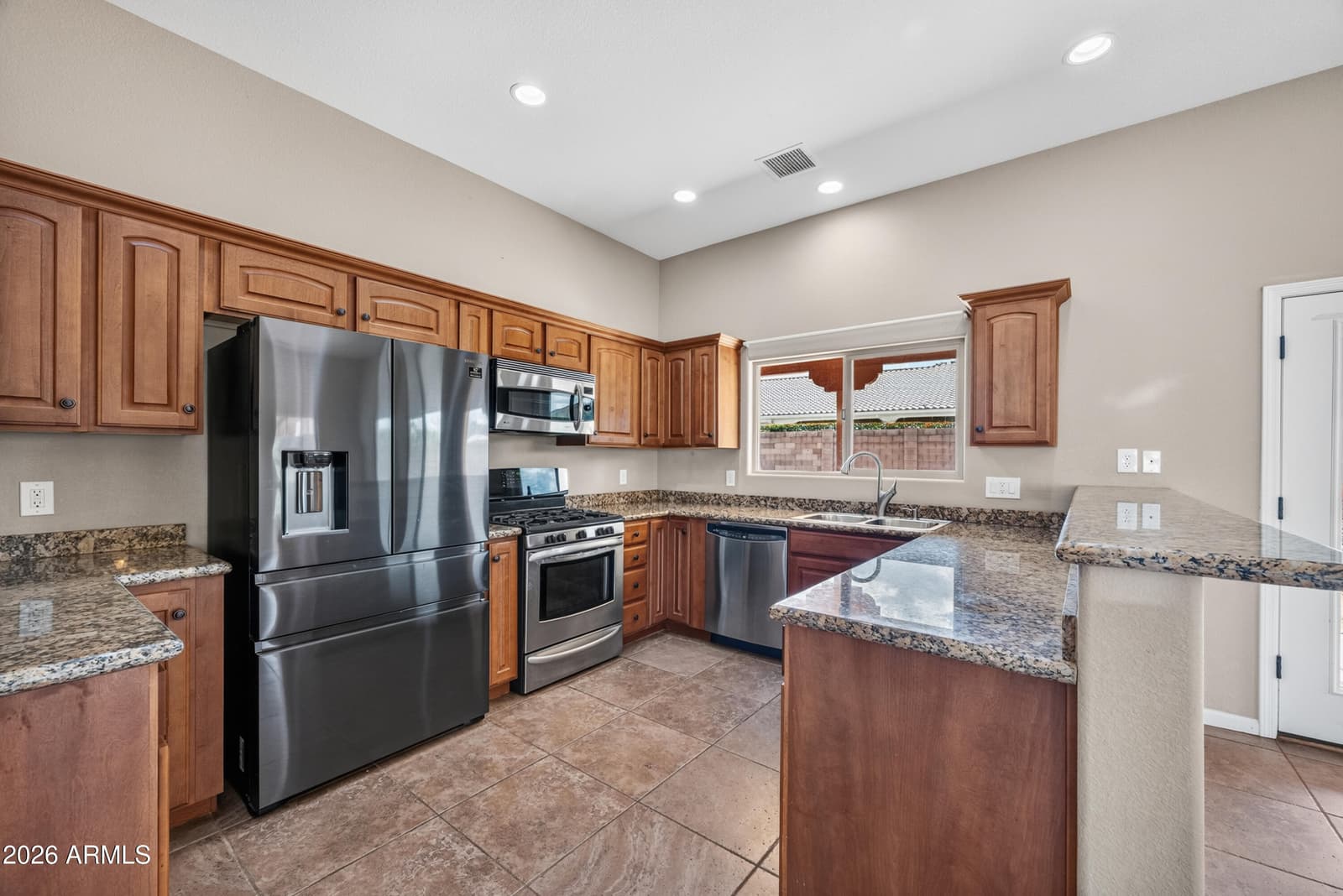2678 Knollridge Drive, Sierra Vista, AZ 85650 — photo 5 of 57