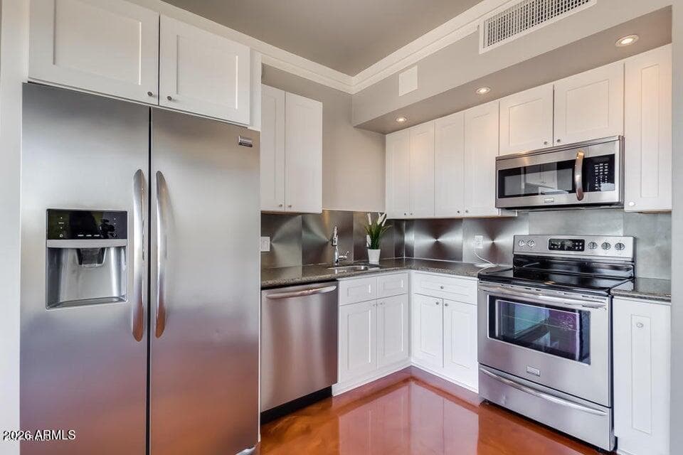 4750 N Central Avenue 8L, Phoenix, AZ 85012 — photo 6 of 30