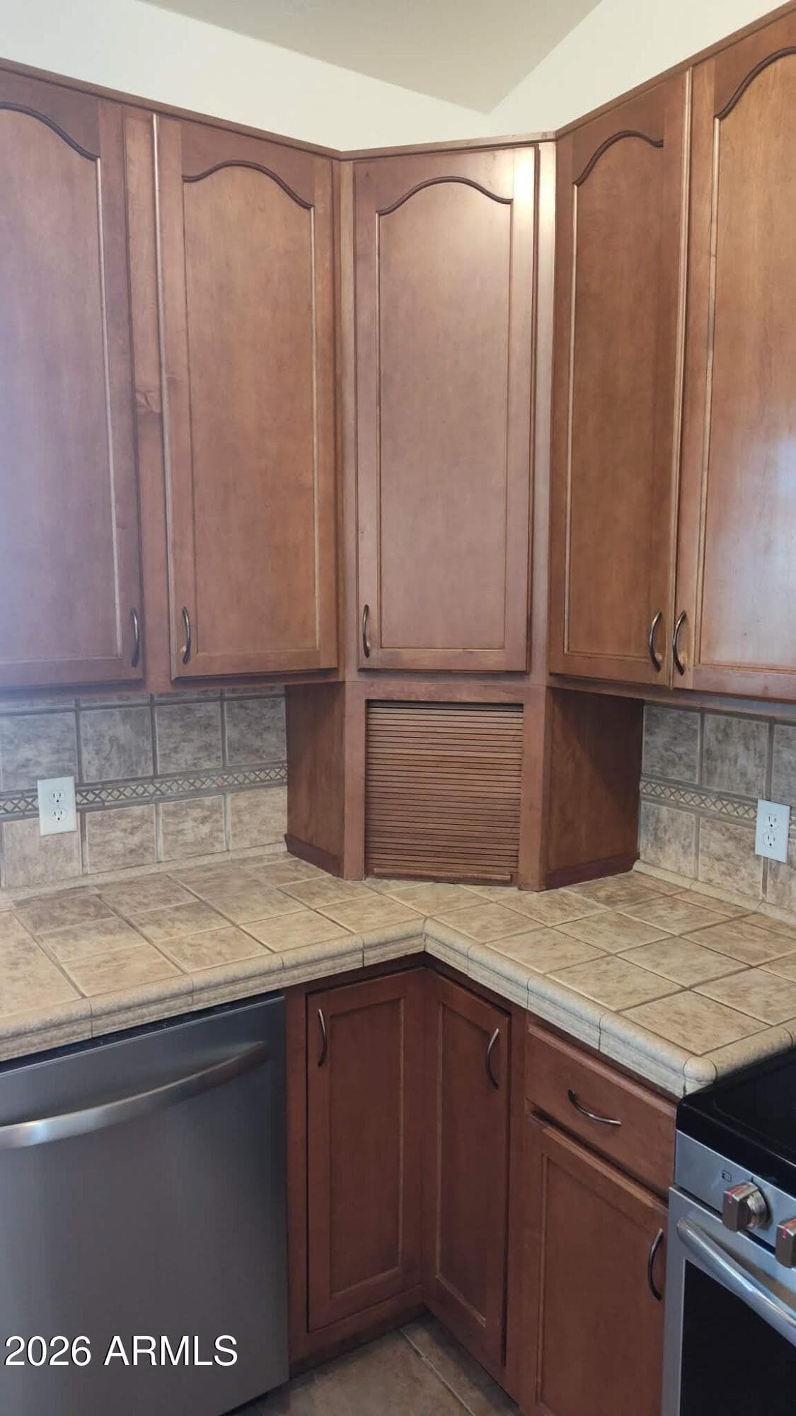 1637 San Clemente Drive, Sierra Vista, AZ 85635 — photo 8 of 35