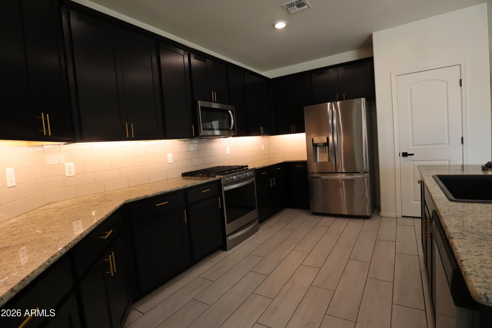 2413 W Sunland Avenue, Phoenix, AZ 85041 — photo 13 of 62