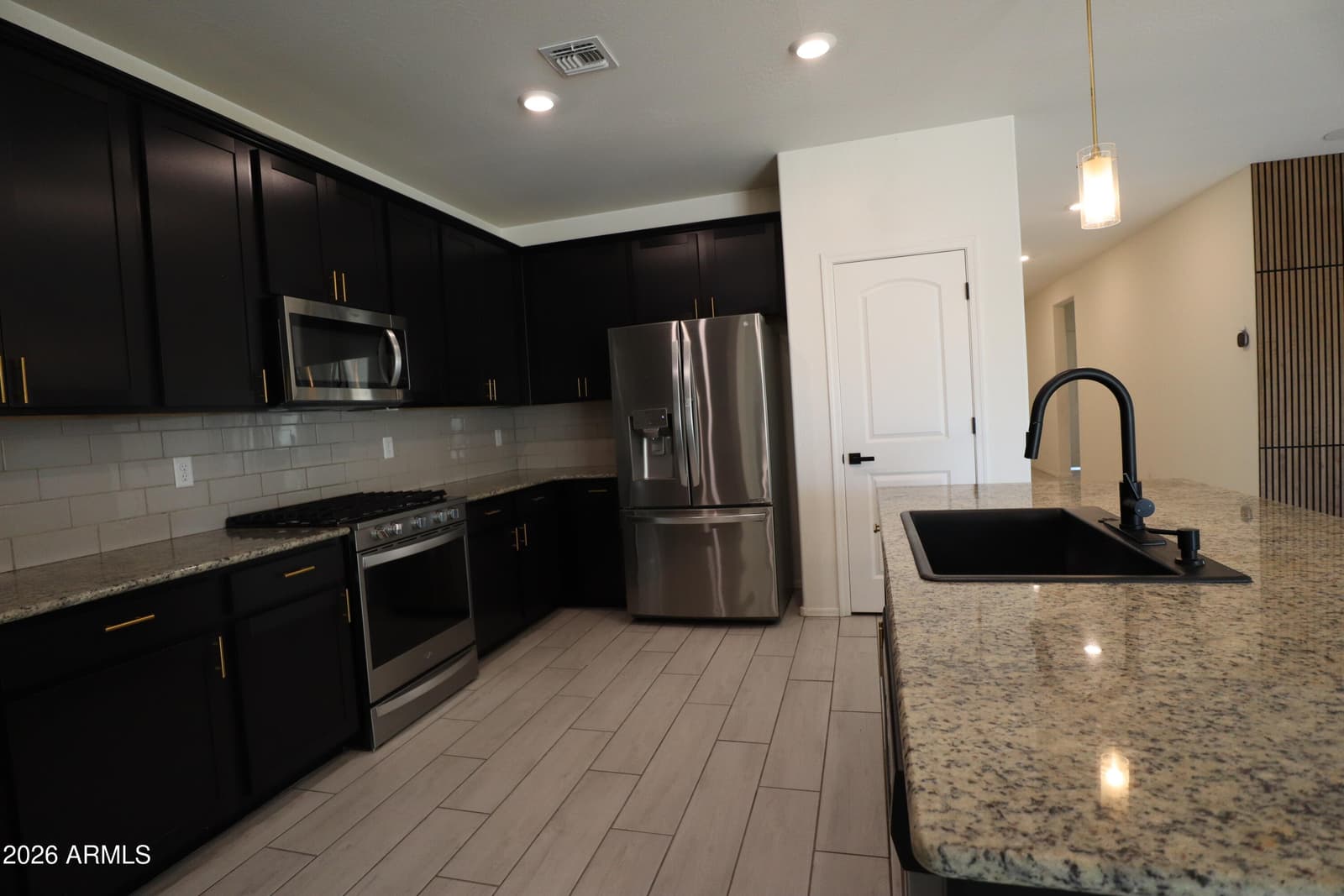 2413 W Sunland Avenue, Phoenix, AZ 85041 — photo 9 of 62