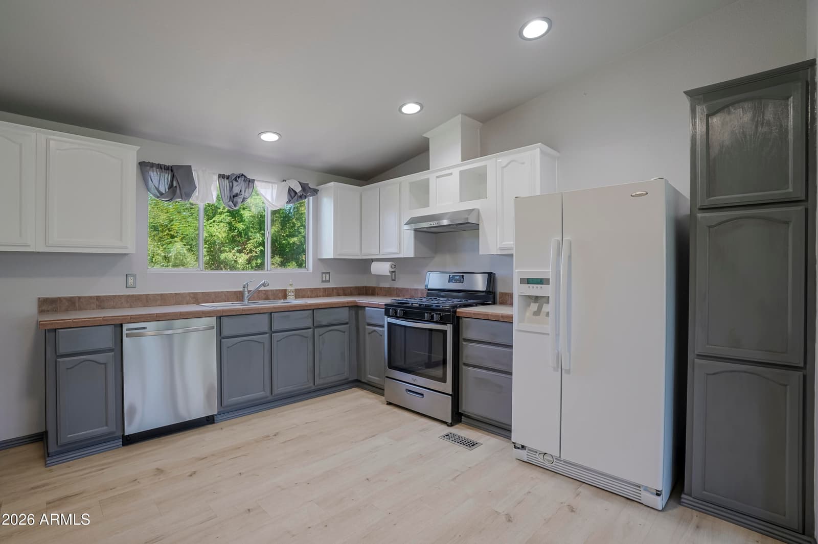24950 W Joshua Boulevard, Kirkland, AZ 86332 — photo 14 of 56