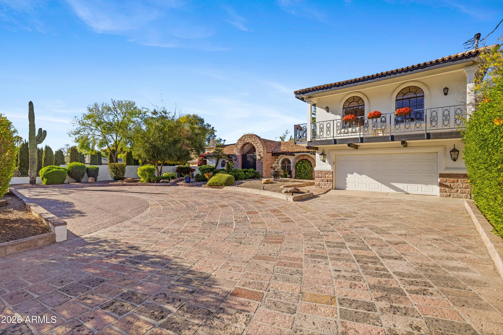 320 W Bethany Home Road, Phoenix, AZ 85013 — photo 1 of 25