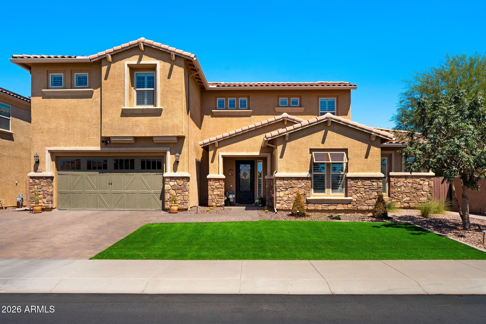 7573 S Frontier Street, Gilbert, AZ 85298 — photo 1 of 46