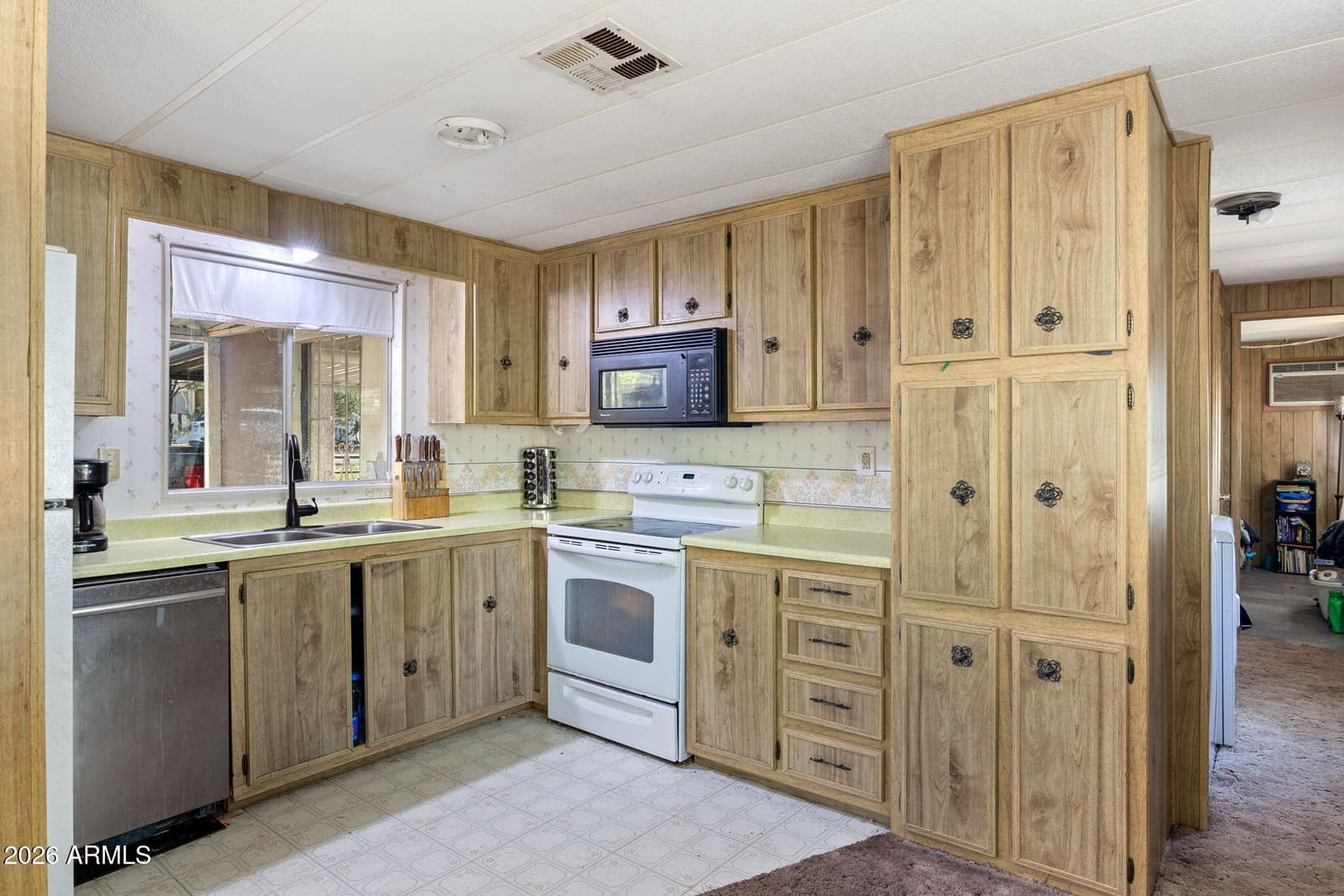 640 N 43rd Avenue, Show Low, AZ 85901 — photo 10 of 24