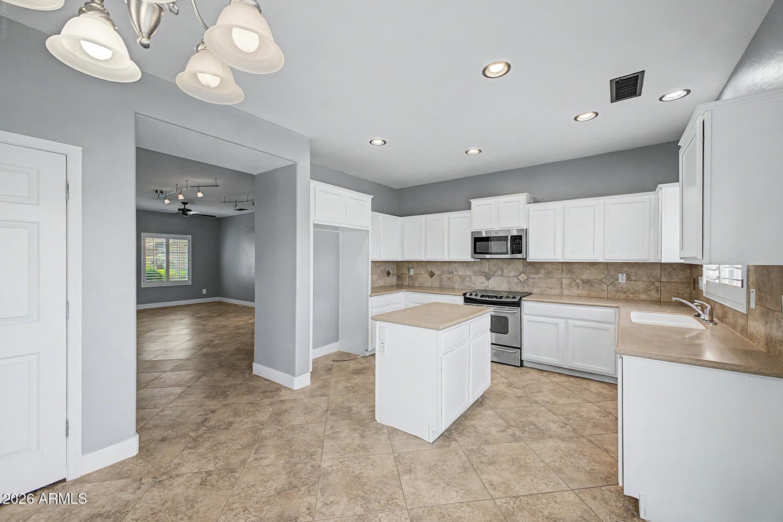 372 E Goldmine Court, San Tan Valley, AZ 85140 — photo 14 of 57
