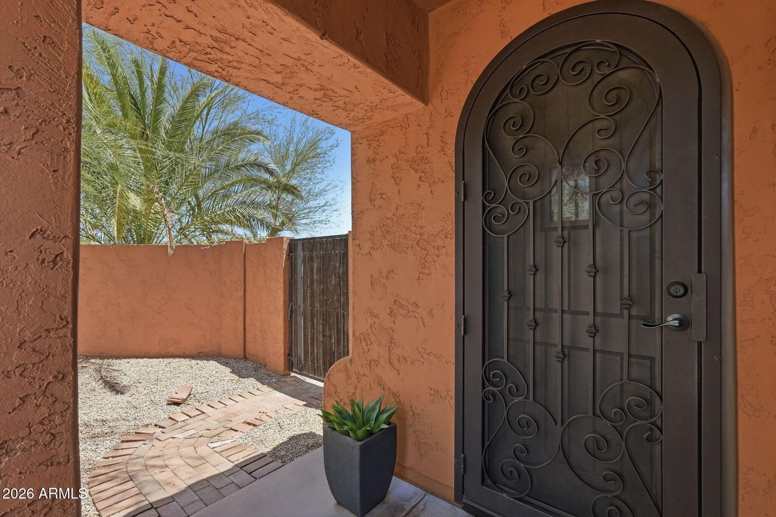 7235 S Golfside Lane, Phoenix, AZ 85042 — photo 4 of 60