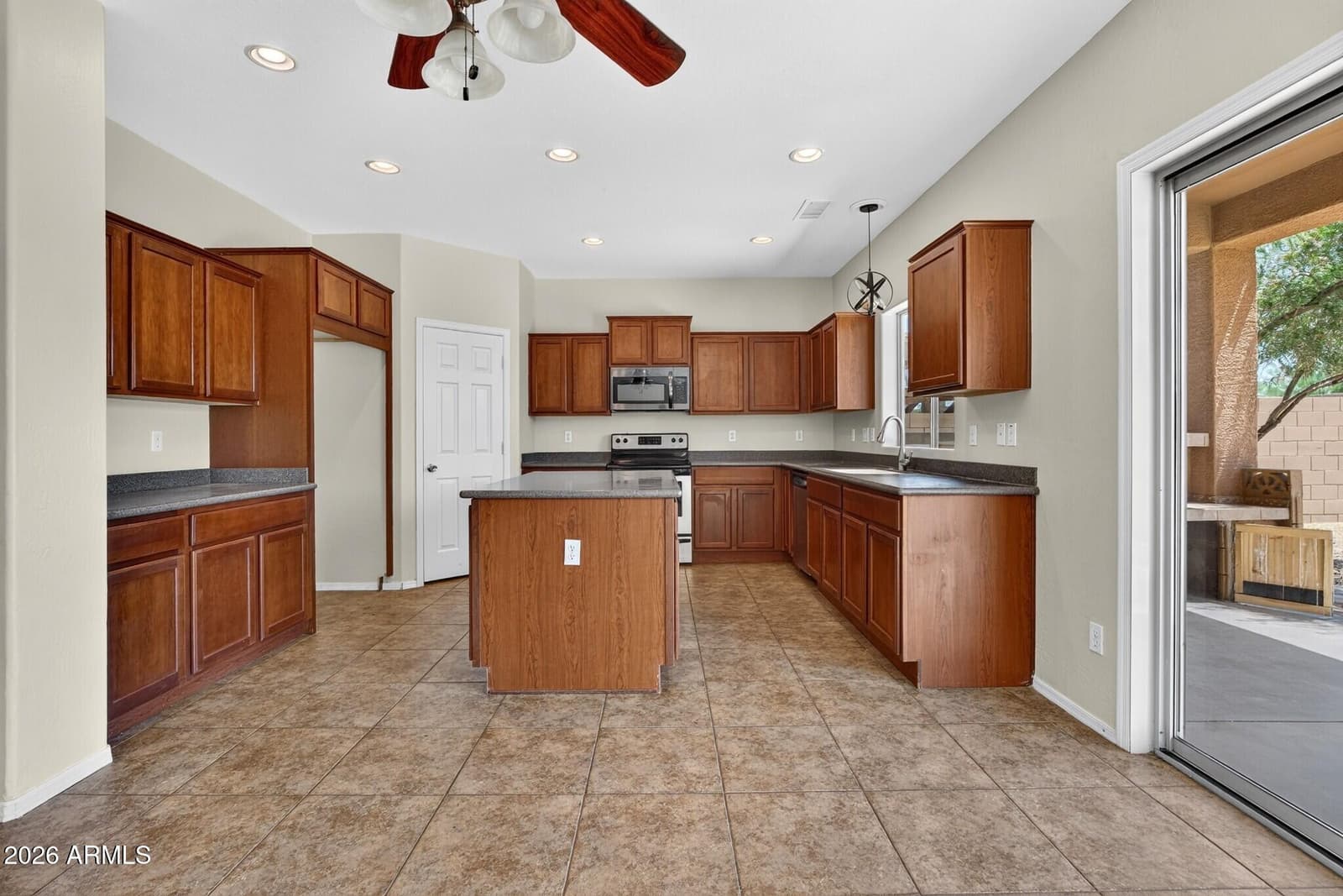 837 E Volk Lane, San Tan Valley, AZ 85140 — photo 15 of 41