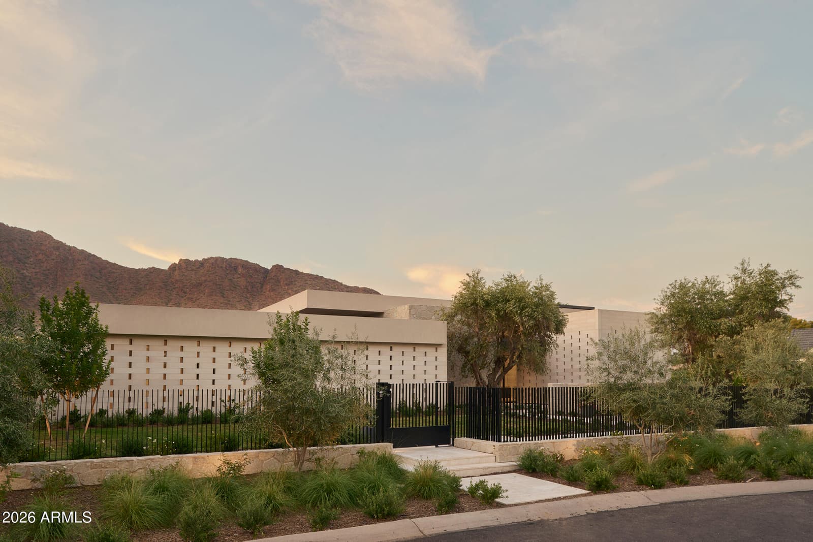 5626 E Montecito Avenue, Phoenix, AZ 85018 — photo 3 of 76