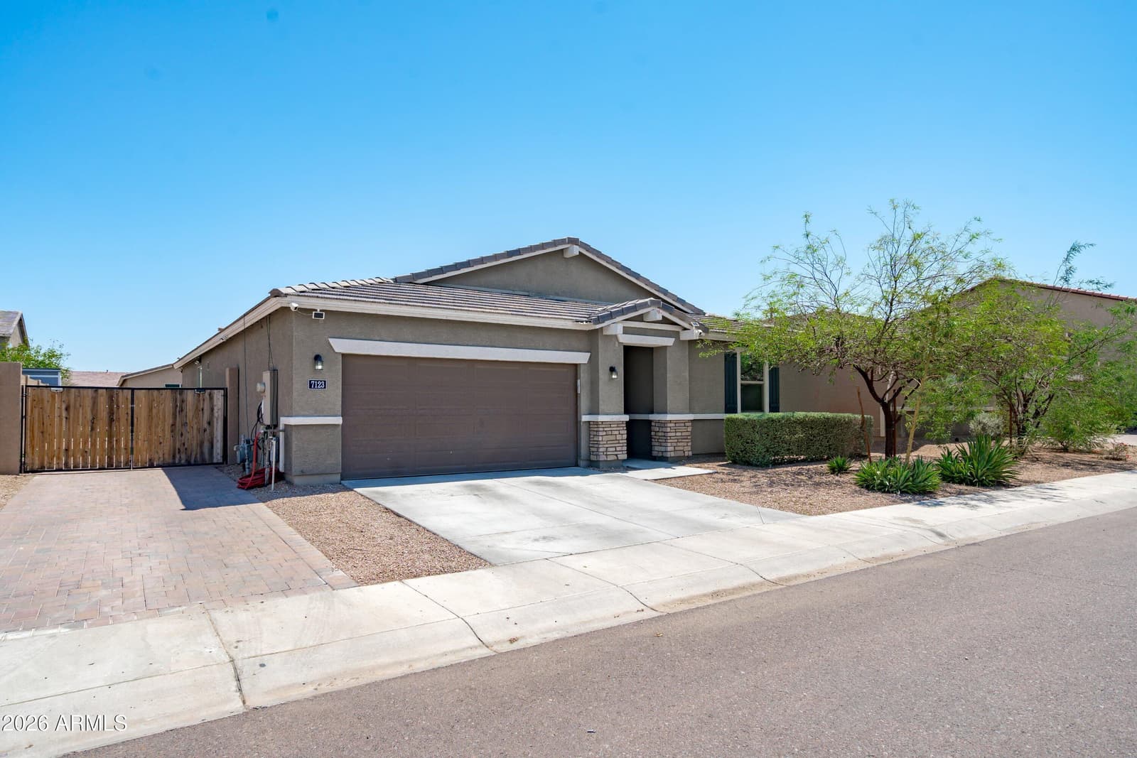 7123 S 34th Lane, Phoenix, AZ 85041 — photo 3 of 64