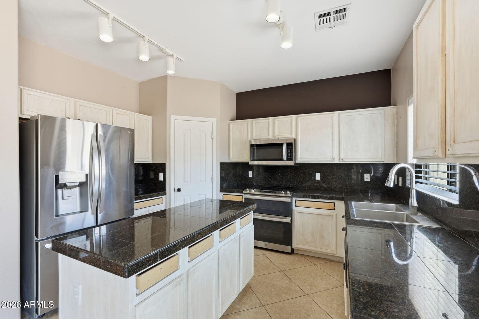 10726 E Wallflower Lane, Florence, AZ 85132 — photo 5 of 21