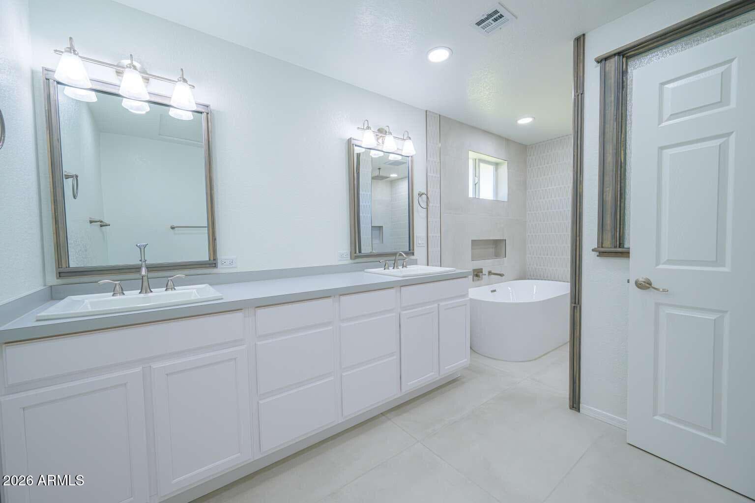 607 W Los Lagos Vista Avenue, Mesa, AZ 85210 — photo 11 of 31