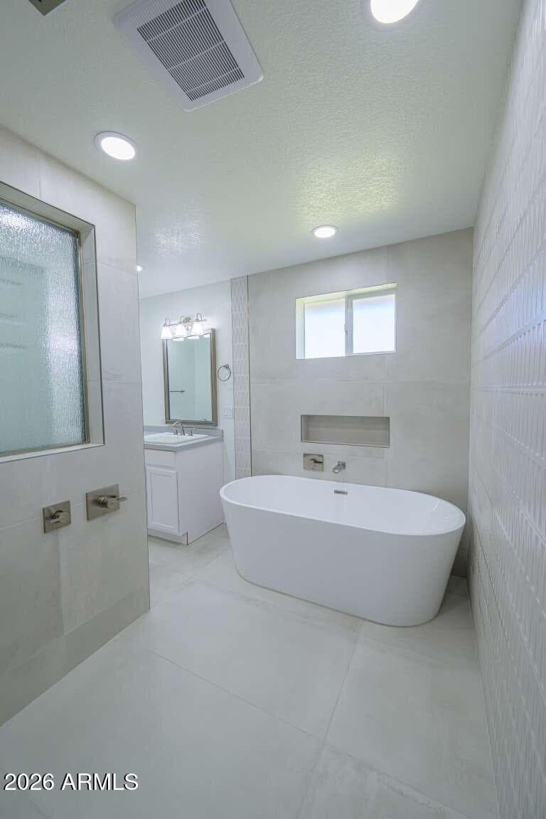 607 W Los Lagos Vista Avenue, Mesa, AZ 85210 — photo 13 of 31