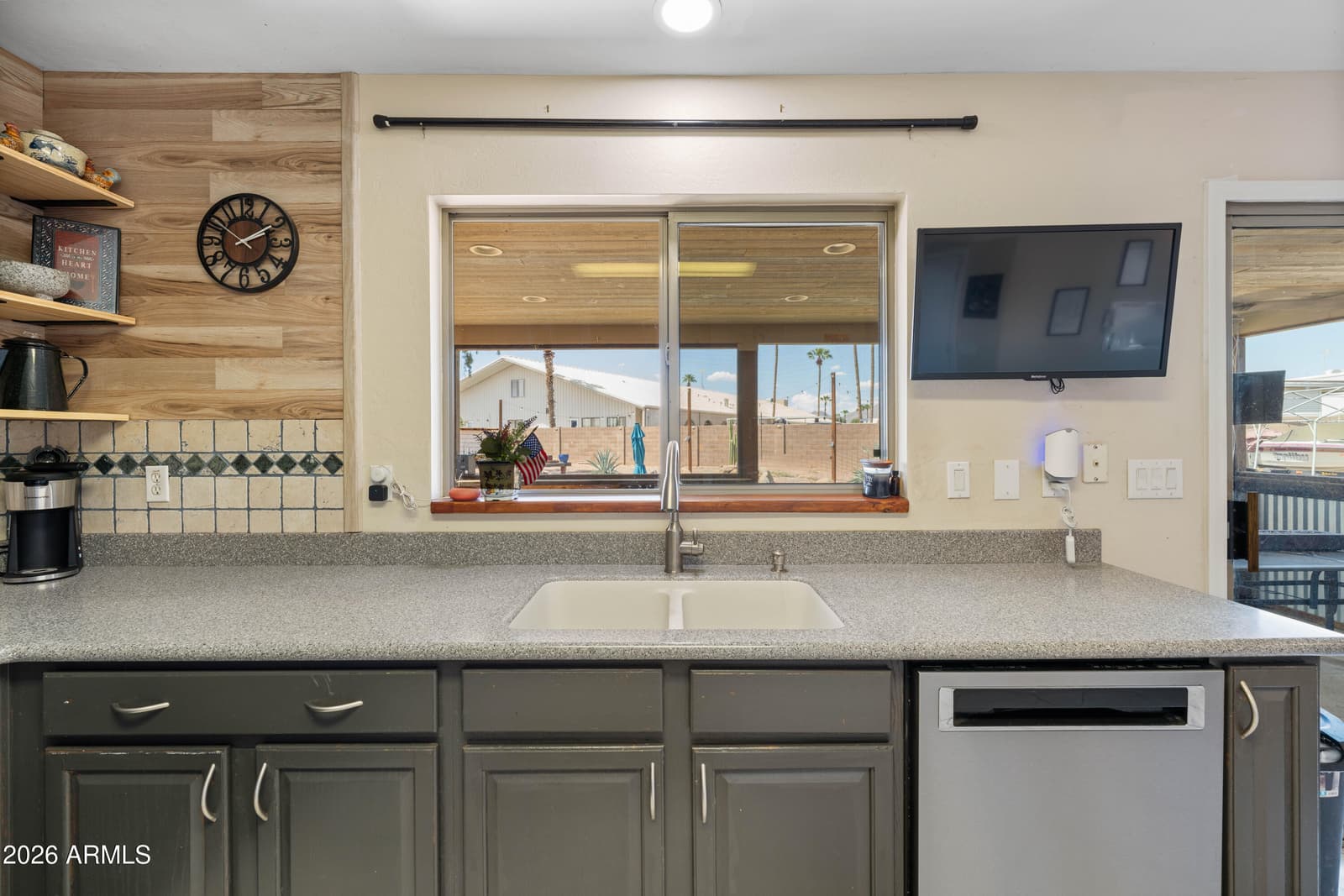 968 W 10th Avenue, Apache Junction, AZ 85120 — photo 7 of 40