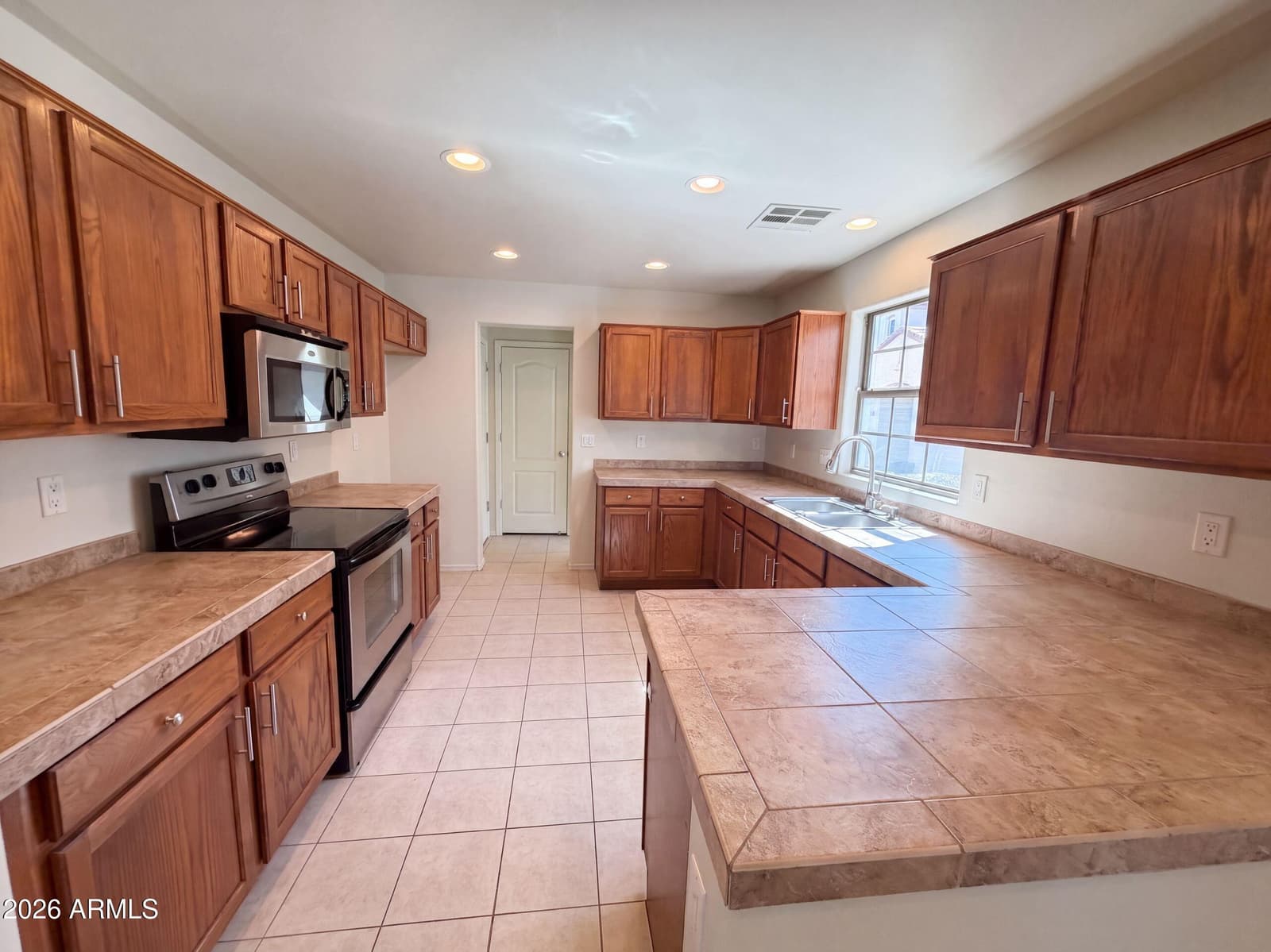 2856 E Megan Street, Gilbert, AZ 85295 — photo 10 of 27