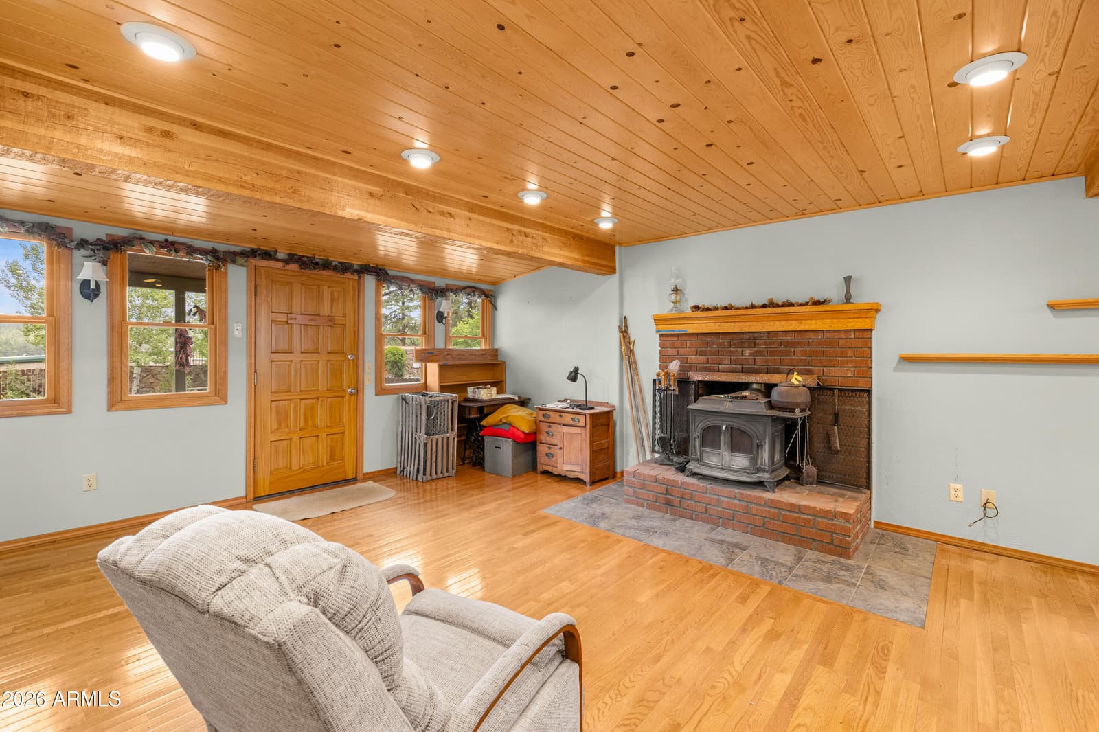 994 Osage, Flagstaff, AZ 86005 — photo 4 of 35