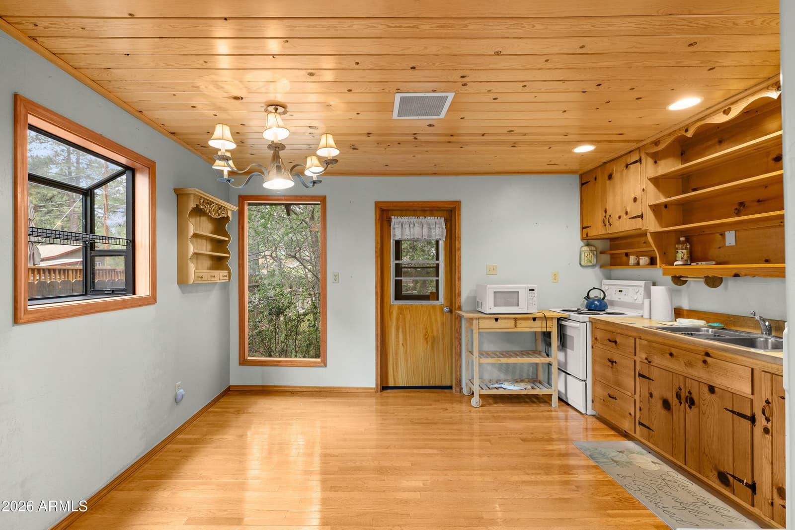 994 Osage, Flagstaff, AZ 86005 — photo 8 of 35
