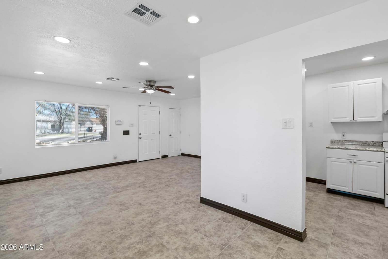 4301 N 15th Drive, Phoenix, AZ 85015 — photo 7 of 26