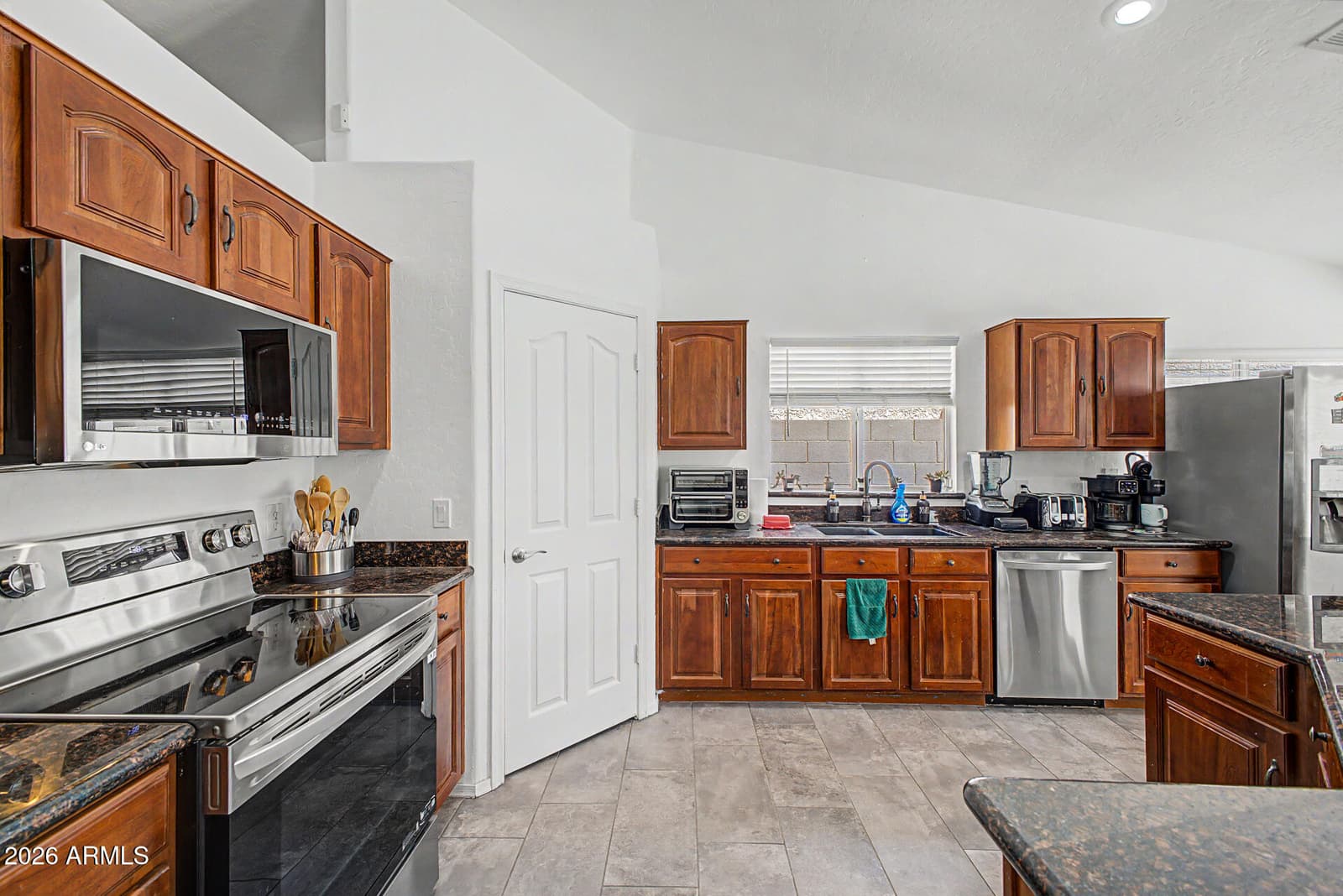 3753 E Whitehall Drive, San Tan Valley, AZ 85140 — photo 9 of 34