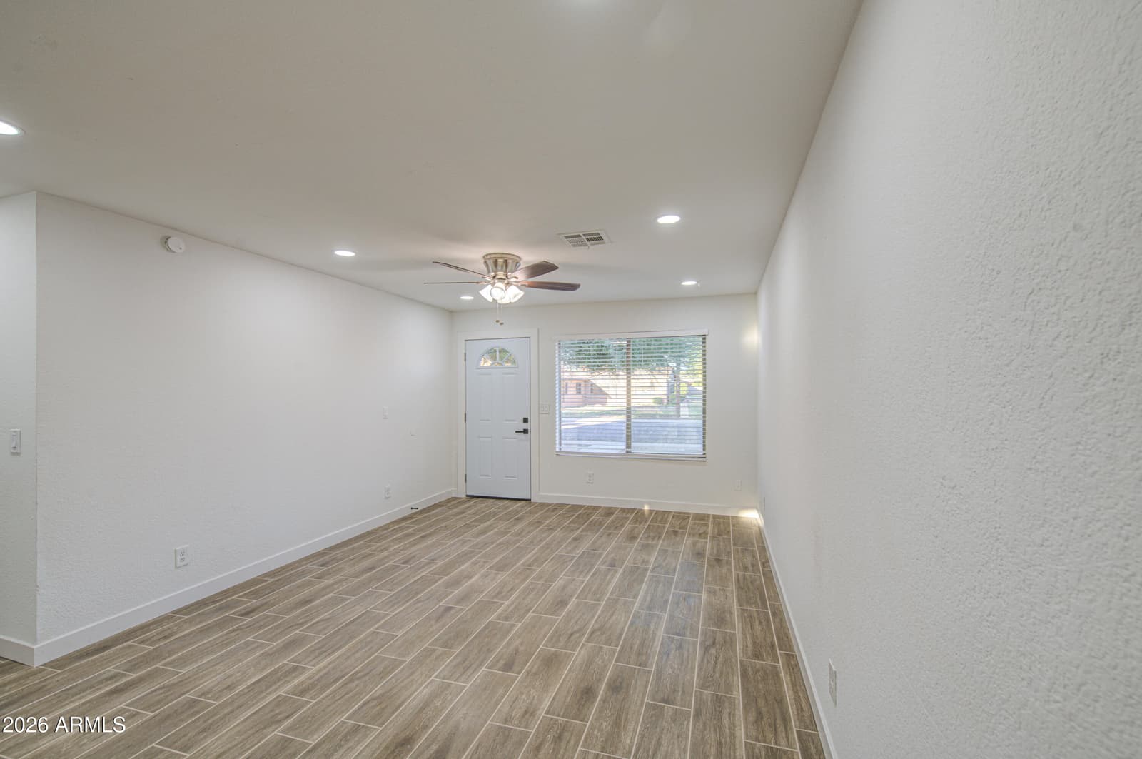 8002 N 42nd Avenue, Phoenix, AZ 85051 — photo 4 of 33