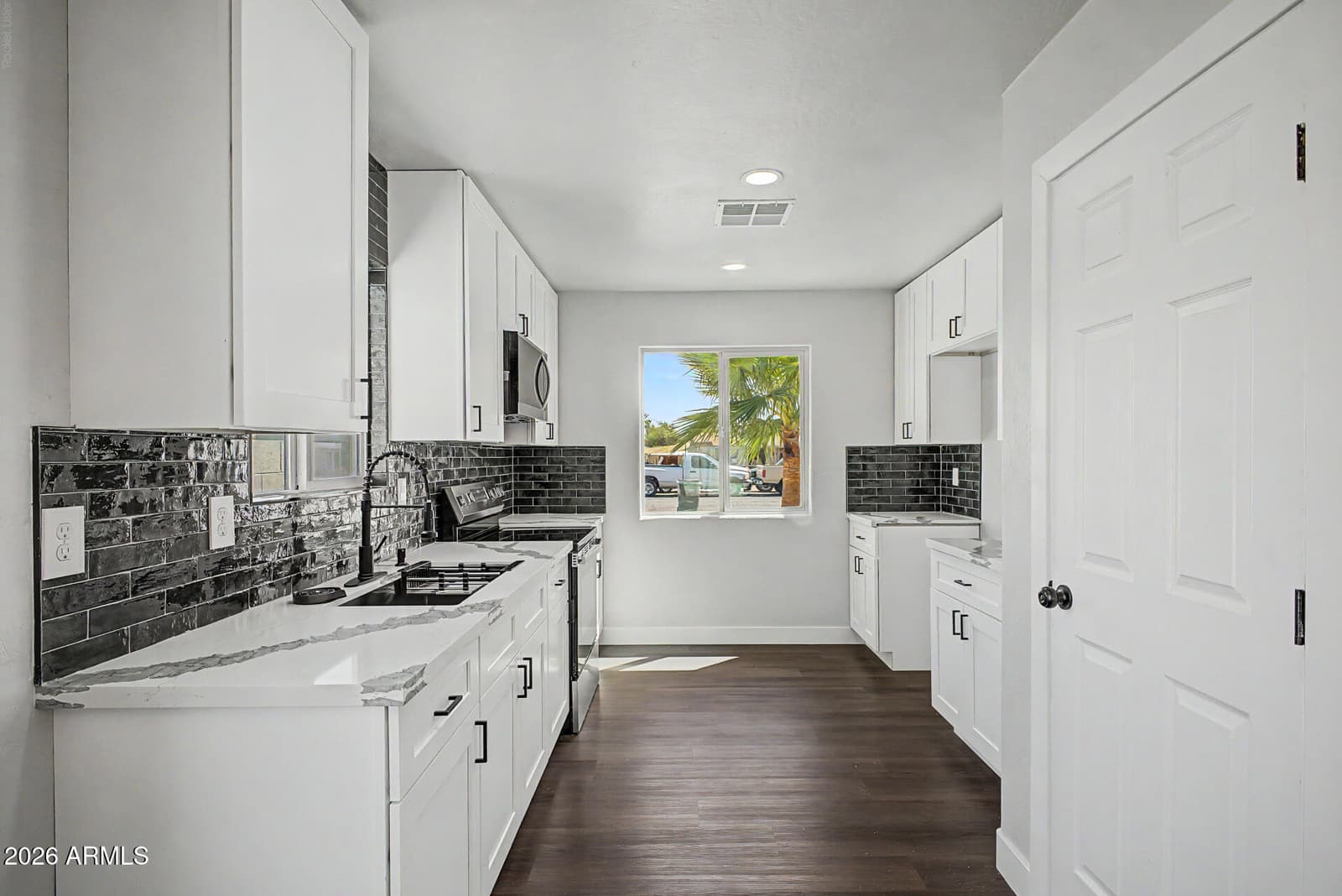 3514 W Pierce Street, Phoenix, AZ 85009 — photo 10 of 31