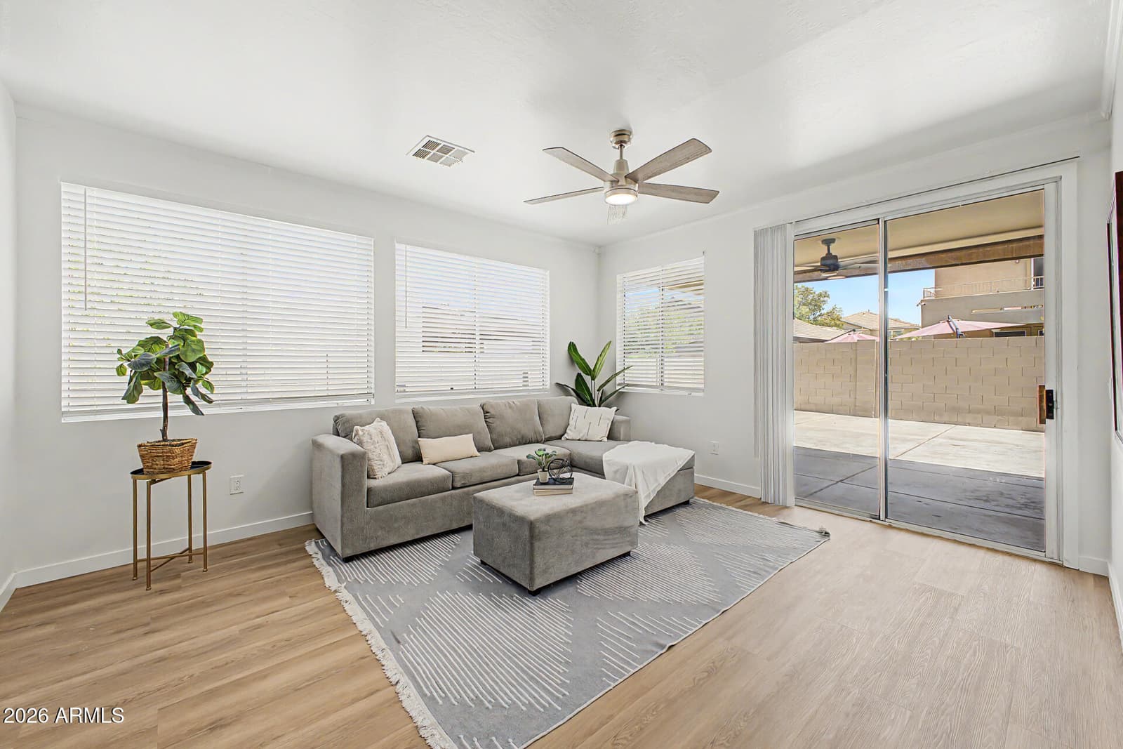 6817 S 40th Lane, Phoenix, AZ 85041 — photo 4 of 24