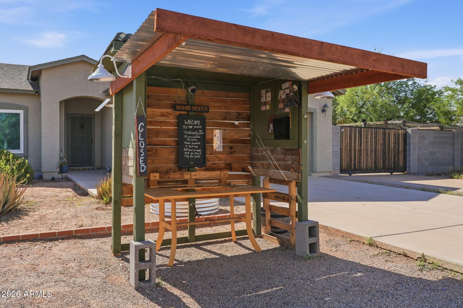 236 N Thunderbird Drive, Apache Junction, AZ 85120 — photo 5 of 37