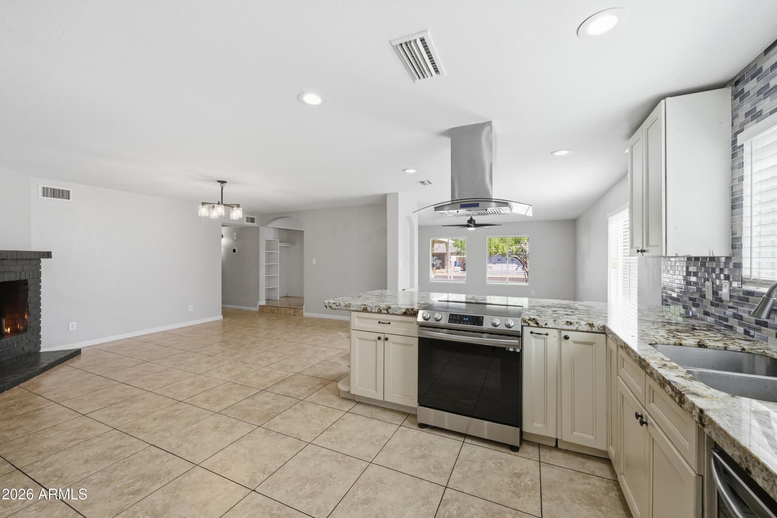 1651 E Apollo Road, Phoenix, AZ 85042 — photo 10 of 23