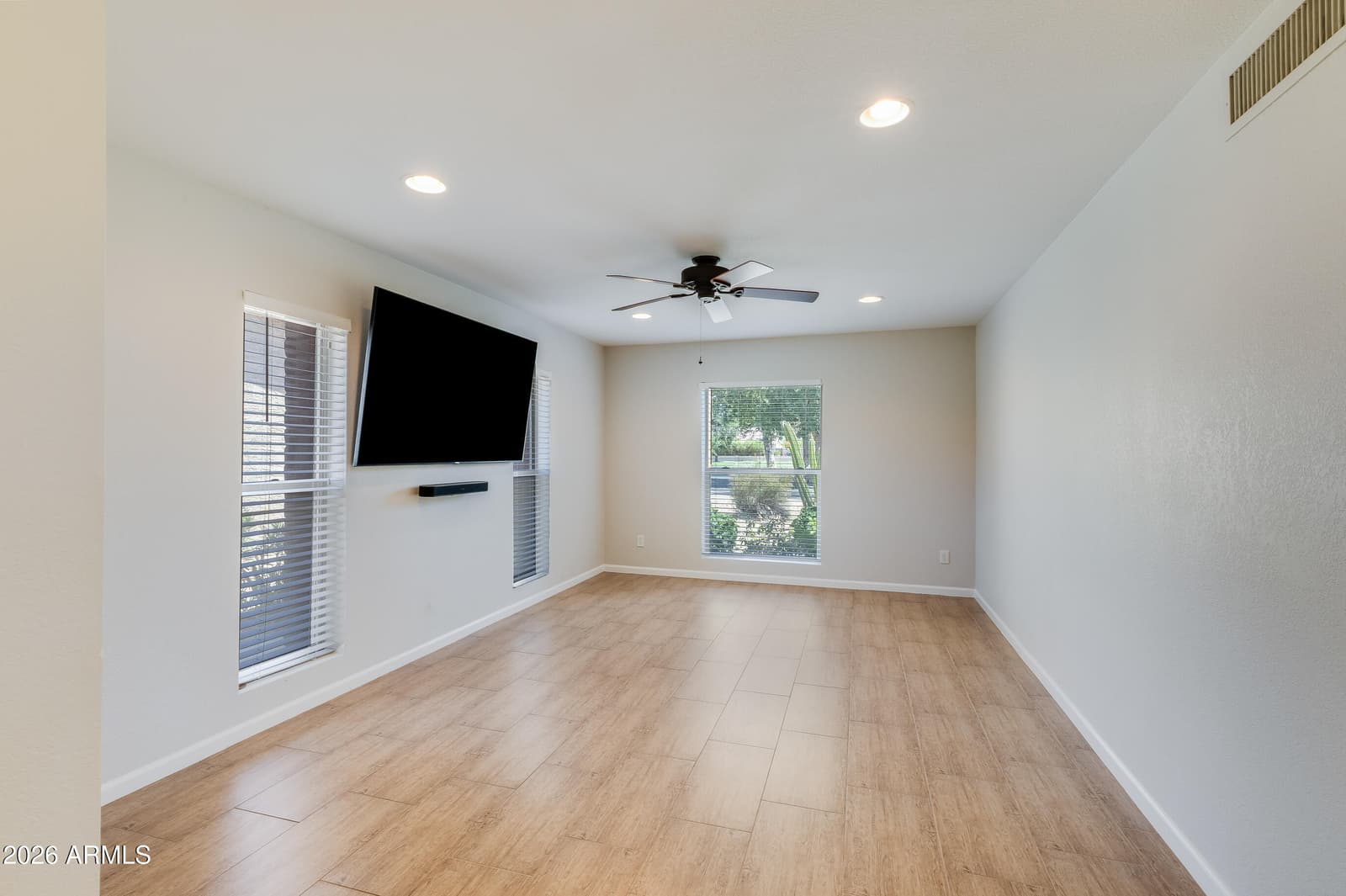 15008 N 6th Circle, Phoenix, AZ 85023 — photo 7 of 32