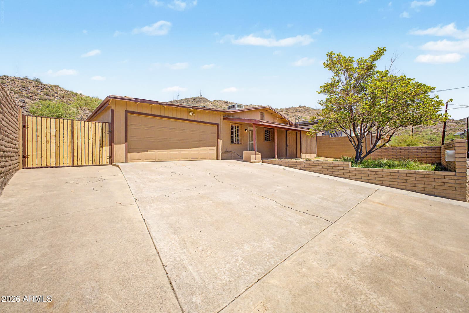 1516 W Shangri La Road, Phoenix, AZ 85029 — photo 5 of 31