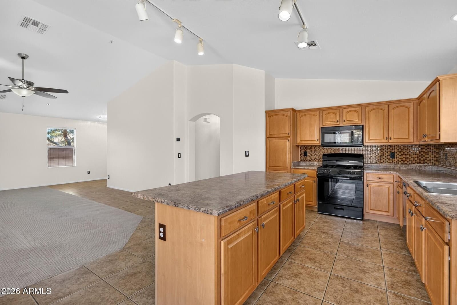 2877 E Crescent Way, Gilbert, AZ 85298 — photo 8 of 51