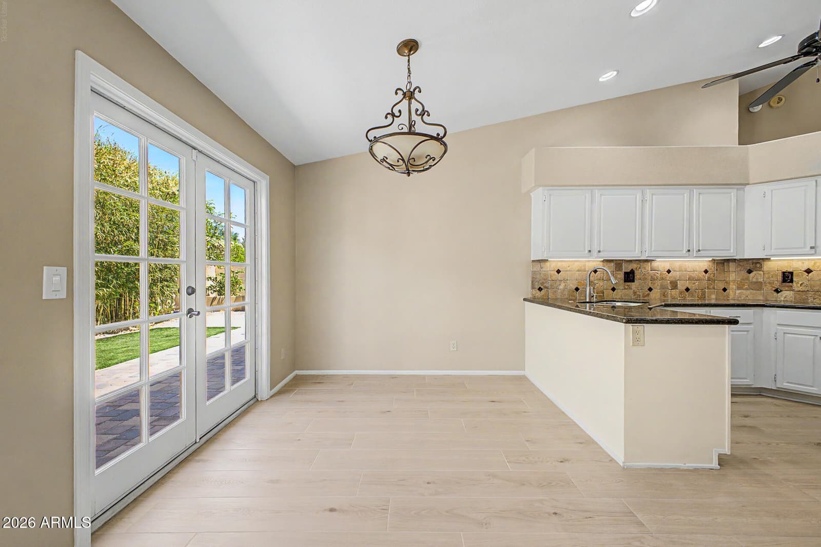 284 W Vera Lane, Tempe, AZ 85284 — photo 10 of 46