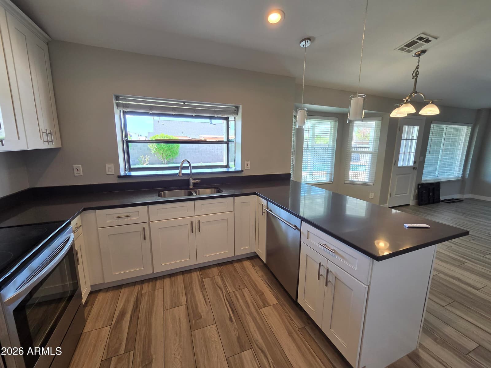 9033 W Purdue Avenue, Peoria, AZ 85345 — photo 5 of 22