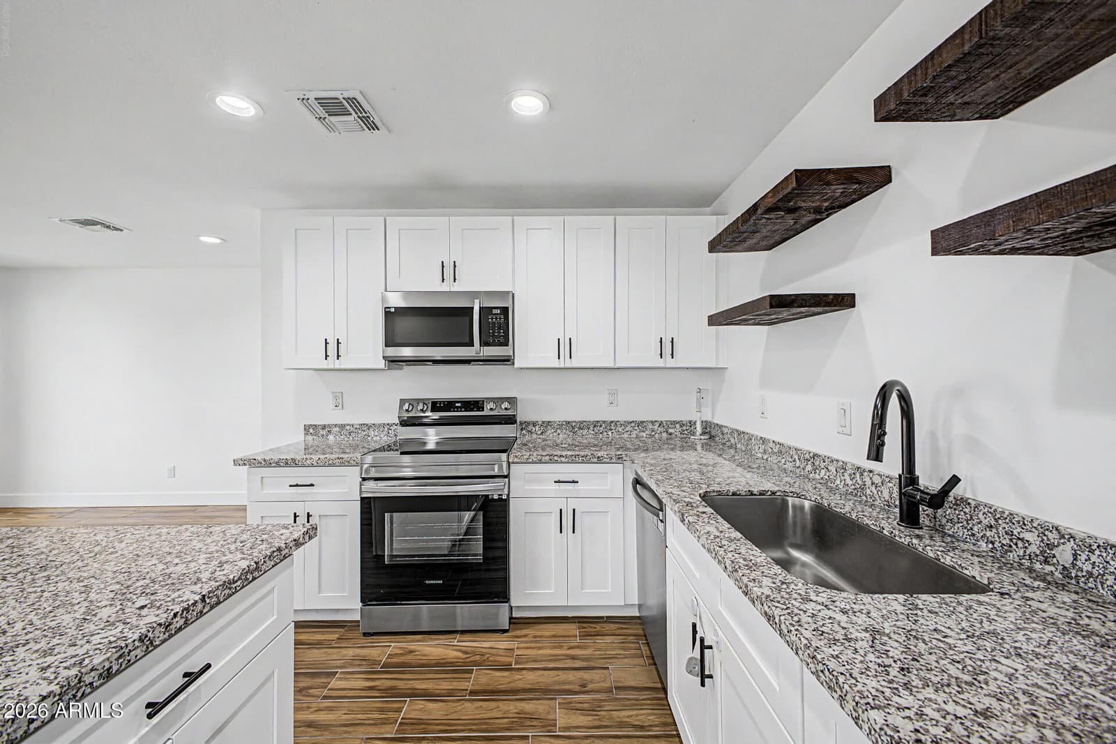 526 S Crismon Road, Mesa, AZ 85208 — photo 10 of 27