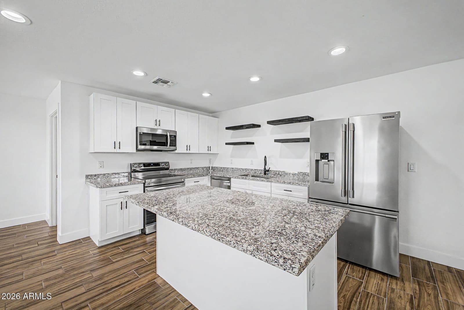 526 S Crismon Road, Mesa, AZ 85208 — photo 11 of 27