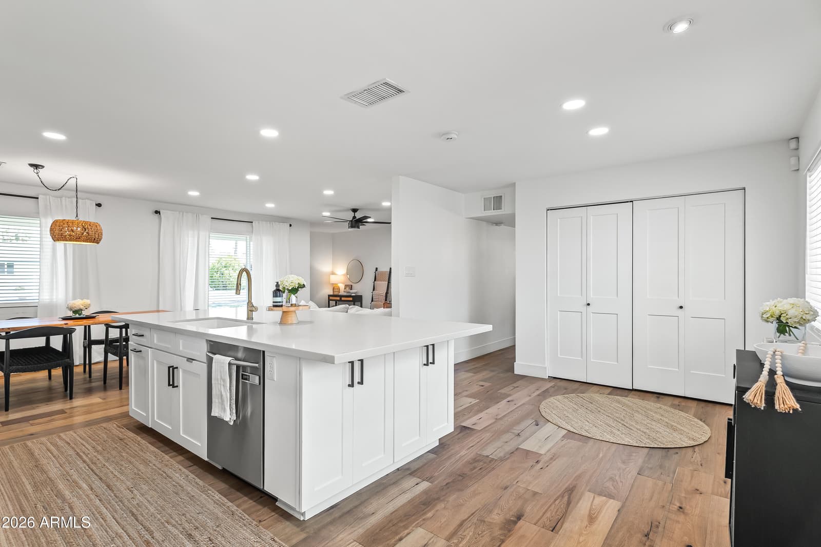 901 E Berridge Lane, Phoenix, AZ 85014 — photo 11 of 25