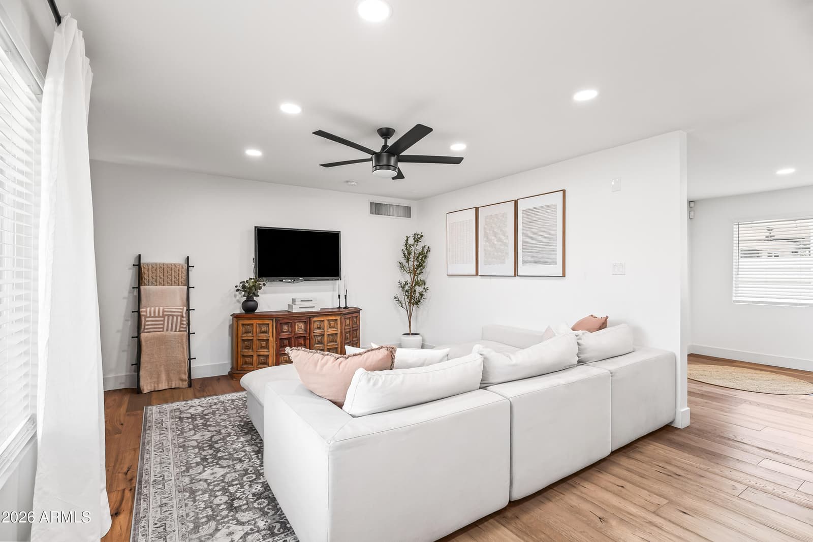 901 E Berridge Lane, Phoenix, AZ 85014 — photo 5 of 25