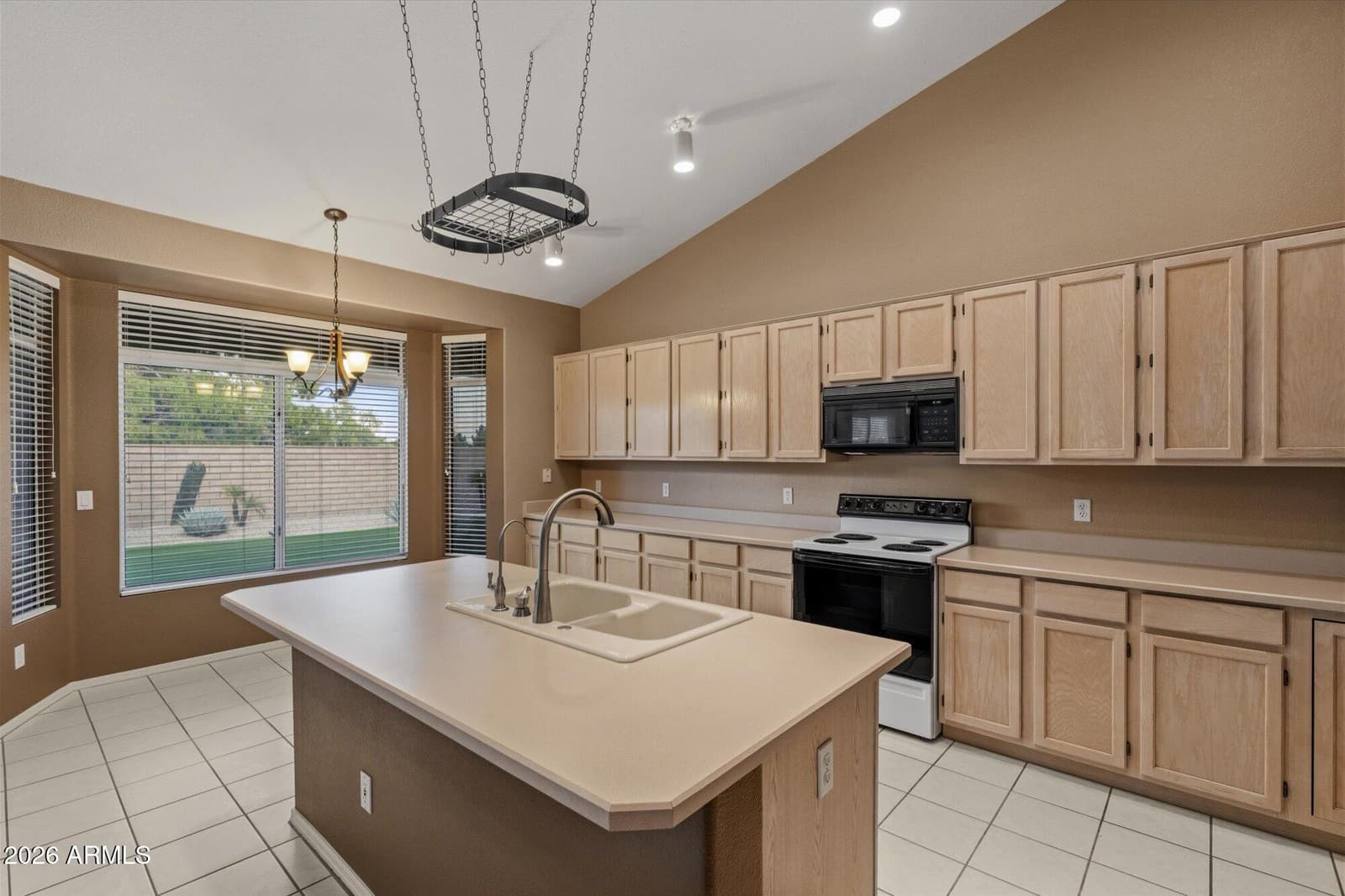 22407 N 71st Lane, Glendale, AZ 85310 — photo 6 of 34