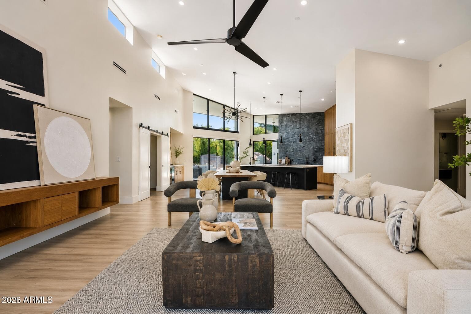525 W Lamar Road W, Phoenix, AZ 85013 — photo 3 of 57