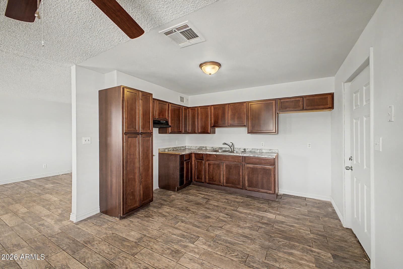 219 N Lincoln Avenue, Casa Grande, AZ 85122 — photo 9 of 29