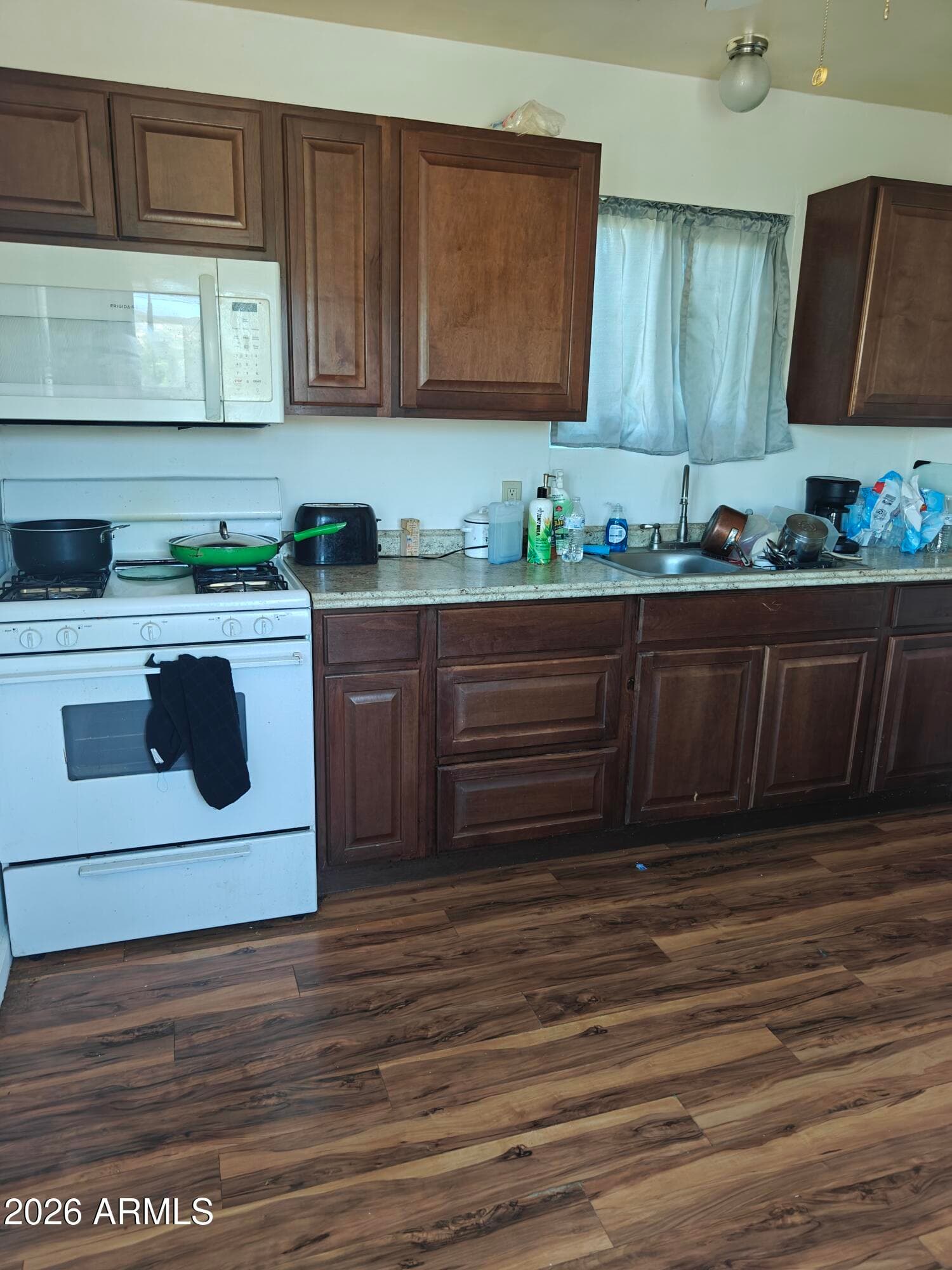 211 S Franz Avenue, Miami, AZ 85539 — photo 4 of 14