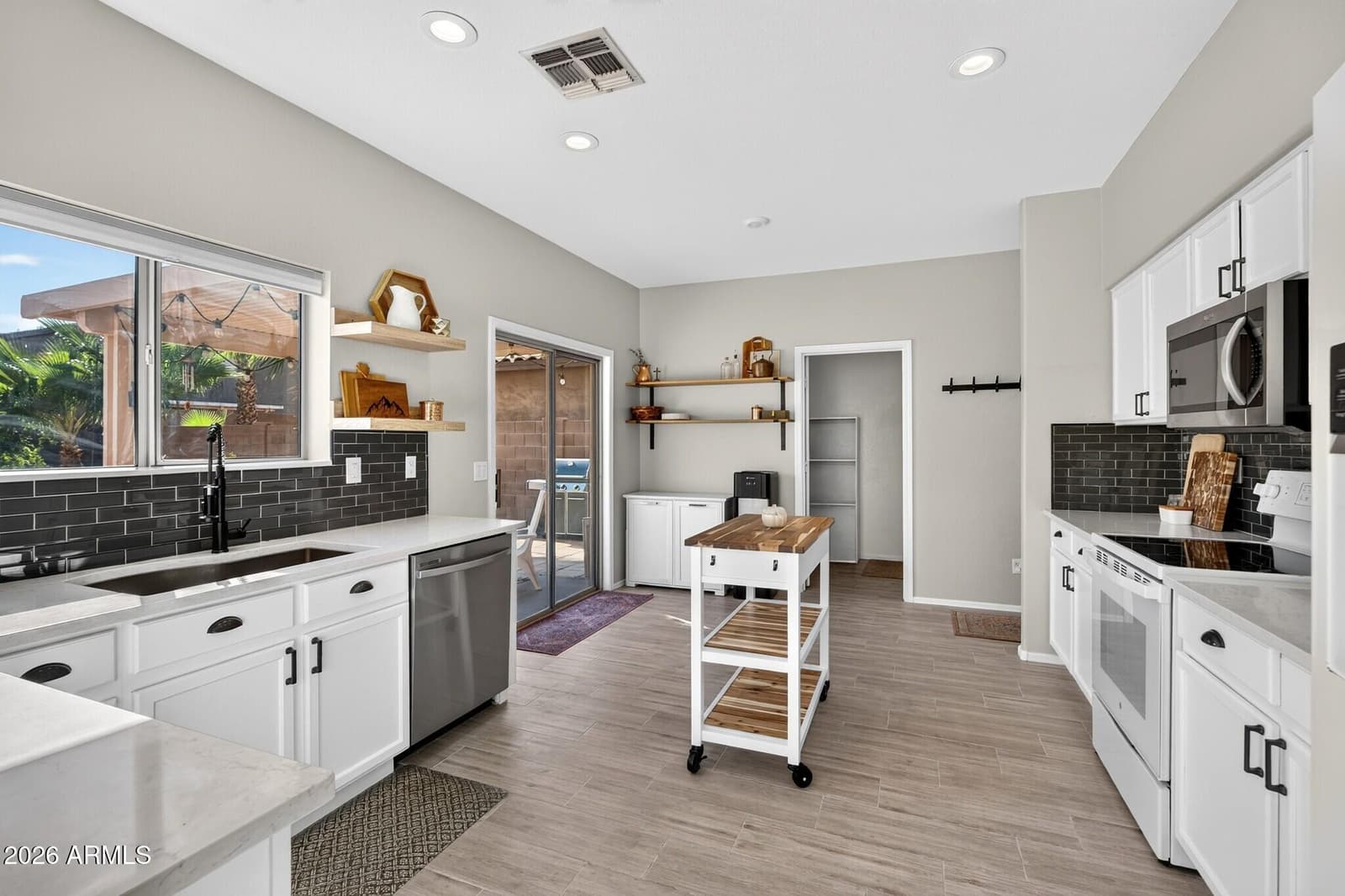 30052 N Desert Willow Boulevard, San Tan Valley, AZ 85143 — photo 14 of 47