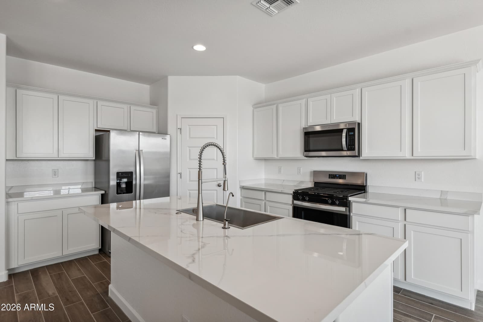 2551 W Sentiero Avenue, Apache Junction, AZ 85120 — photo 1 of 34