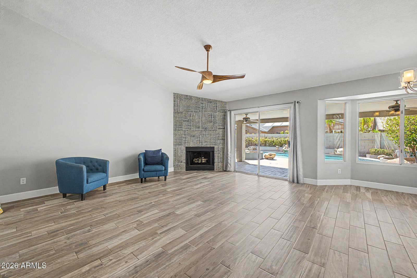 9139 W Paradise Lane, Peoria, AZ 85382 — photo 14 of 29