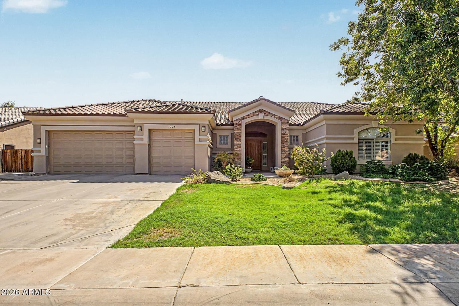 1095 N Jamaica Court, Gilbert, AZ 85234 — photo 2 of 67