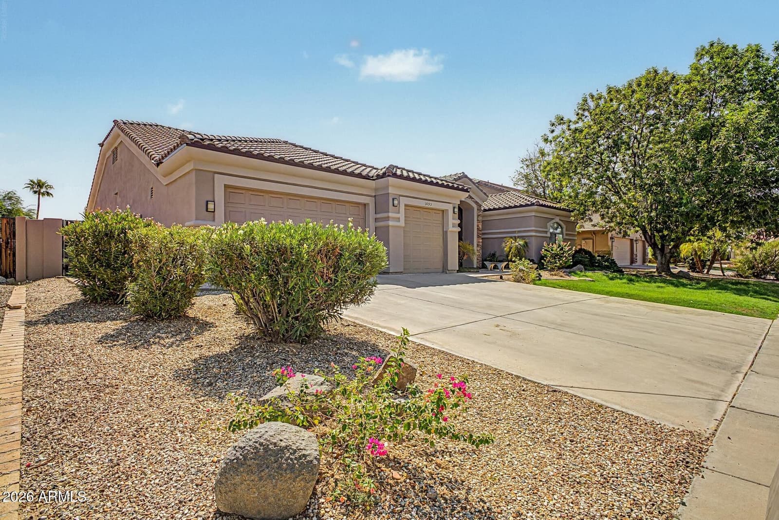 1095 N Jamaica Court, Gilbert, AZ 85234 — photo 3 of 67