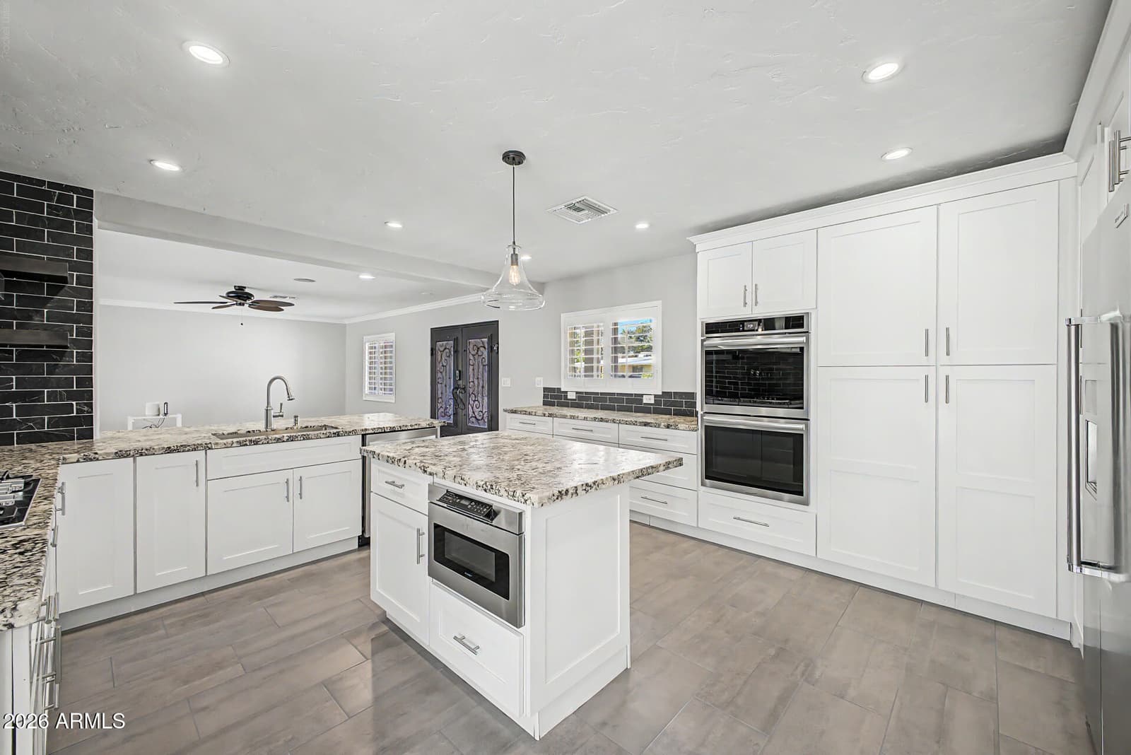 1011 W Palo Verde Drive, Phoenix, AZ 85013 — photo 9 of 39